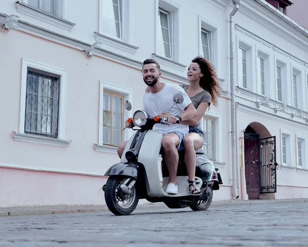 Full length side view of happy couple riding on retro motorbike — Stock Photo, Image