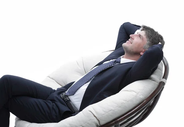 Πλαϊνή όψη. Επιχειρηματίας σκέφτεται, κάθεται σε μια άνετη καρέκλα — Φωτογραφία Αρχείου