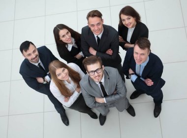 çalışanların ararken üst grubundan görüntülemek