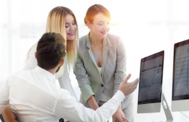 iş takım iş sorunları tartışıyor