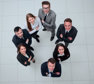 Yukarıdan bak. Genç ve gelecek vaat eden iş adamları