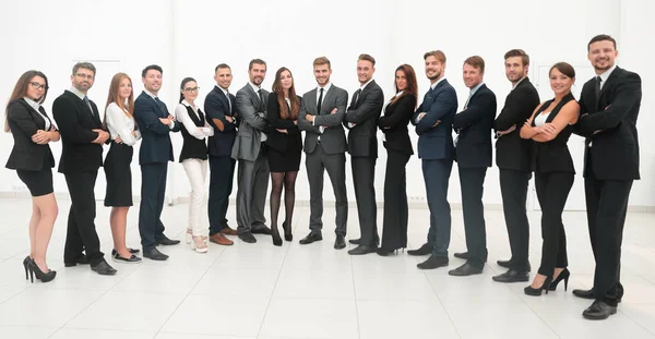 Grande equipe de negócios isolado no fundo branco . — Fotografia de Stock