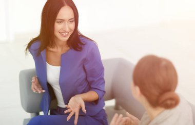 çekici kadınlar meet bir mola sırasında ofiste