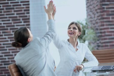 ekibinin iş sonuçları için mutlu