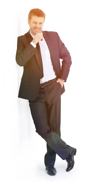 Porträt eines selbstbewussten Geschäftsmannes in voller Länge — Stockfoto