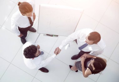 En baştan görüntüleyin. arka plan resmi el sıkışmasının iş ortakları