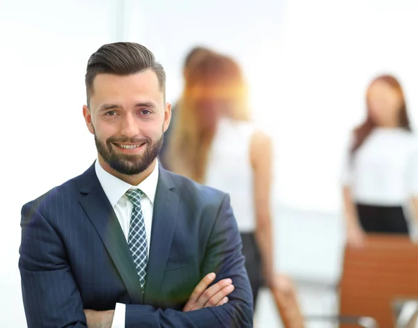 Homem de negócios no contexto do escritório . — Fotografia de Stock