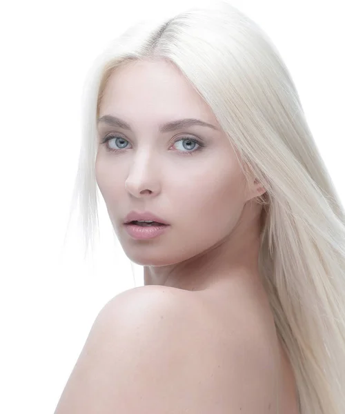 Porträt einer jungen blonden Frau mit alltäglichem Make-up. — Stockfoto