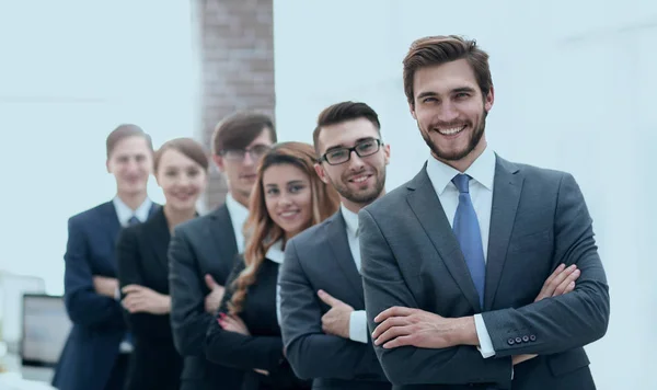 Porträtt av ett leende business-team i office . — Stockfoto