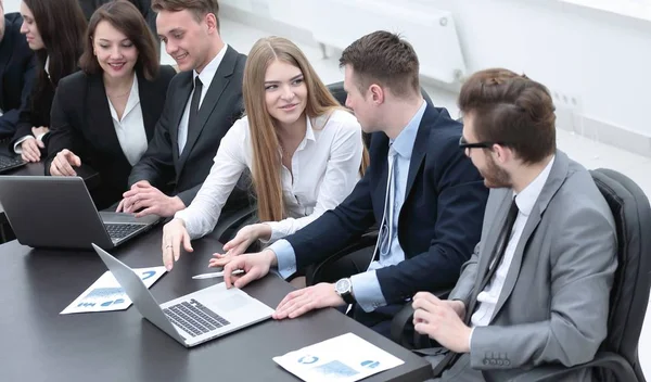 Business team in the workplace in the office — Stock Photo, Image