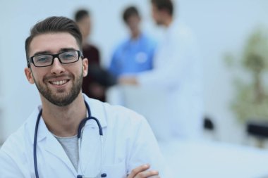 yakışıklı Doktor hakkında arka plan bulanık