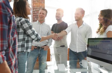 modern ofis iş el sıkışma