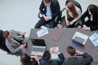 En baştan görüntüleyin. bir brifing iş takım tutar