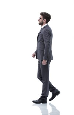 yan görünümü emin işadamı ileri gider.