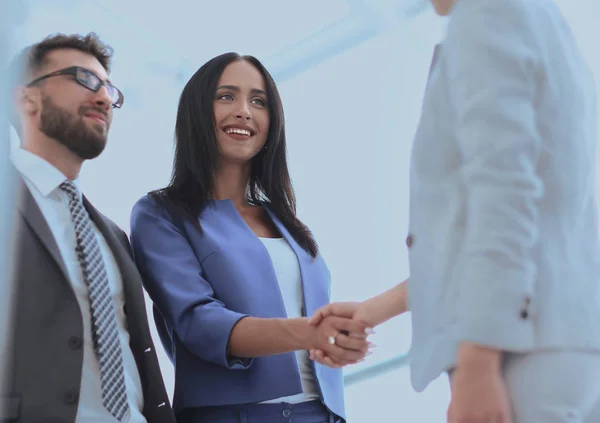 Businesswomen Shaking Hands In Modern Office — Stock Photo, Image