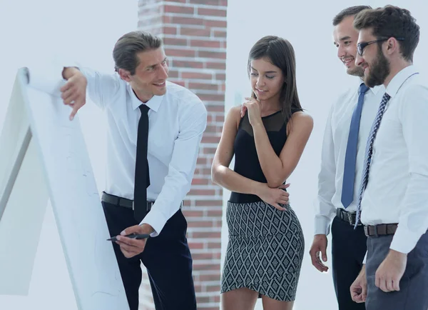 Manager stellt sich Kollegen vor . — Stockfoto