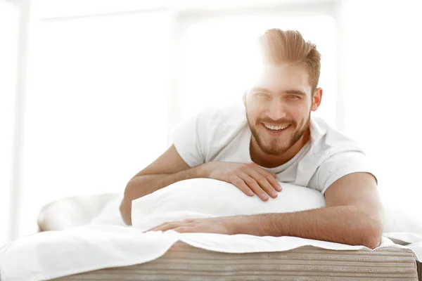 Closeup.background imagen de un hombre descansando en casa . — Foto de Stock