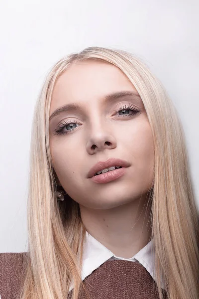 Closeup face of a distressed young business women. — Stock Photo, Image