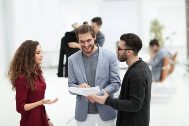 Grup meslektaşlarının tartışarak yeni öneriler