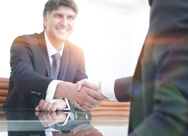 Başarılı iş adamlarının el sıkışması