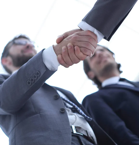 ビジネスの人々 の手の揺れのイメージのトリミング — ストック写真