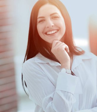 perspektif başarılı genç kadın ofiste