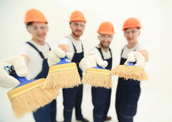 Gruppe von Bauarbeitern mit verschiedenen Werkzeugen — Stockfoto