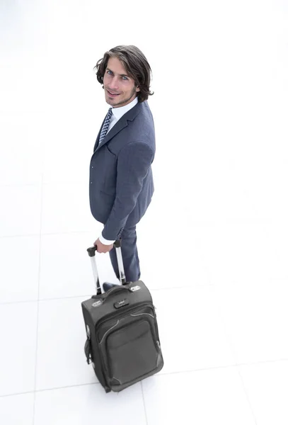 Vista desde la parte superior .un exitoso hombre de negocios con maleta de viaje —  Fotos de Stock
