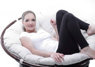 rattan yorgun kadın içinde bir sandalye dinlenme yaptı