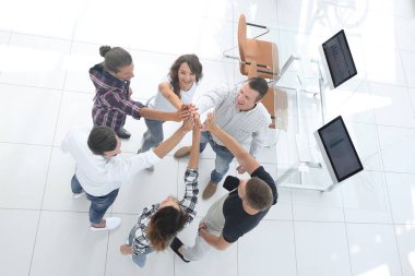 Birbirimizi bir beşlik veren yaratıcı ekibi