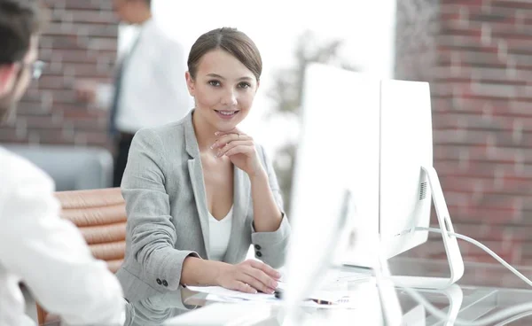 Successful business woman in the office — Stock Photo, Image