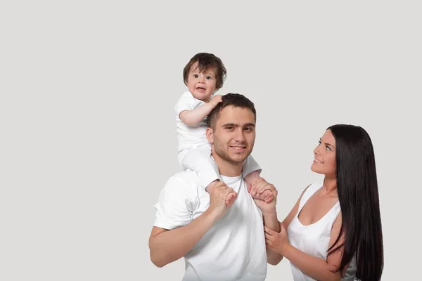En lycklig familj på vit bakgrund — Stockfoto