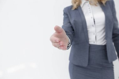 portre. iş kadını el için el sıkışma germe