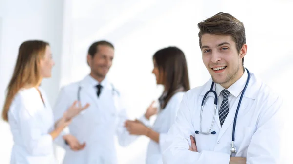 Läkare terapeut på bakgrunden av kontoret — Stockfoto