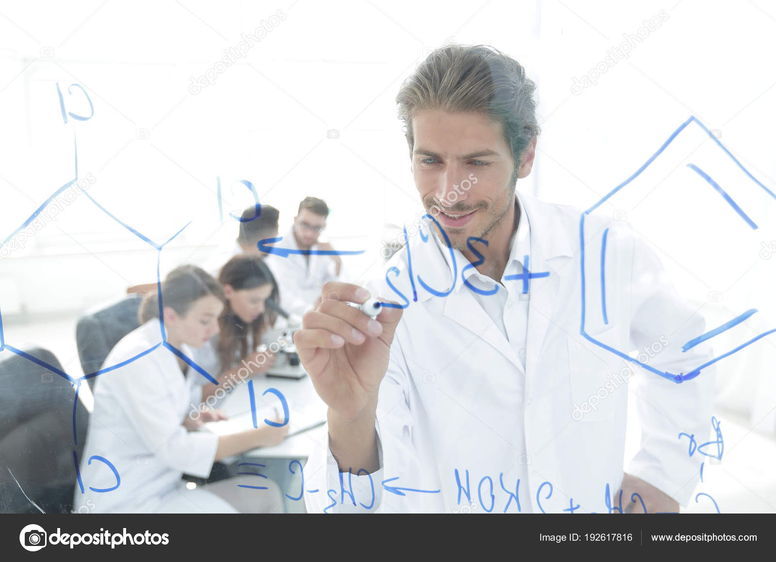 исследователи в лаборатории. методы учёные пишут. ученые записи. записи ученых. оганесян юрий цолакович портрет.