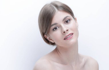 Güzel genç bir kadının yakın plan yüzü..