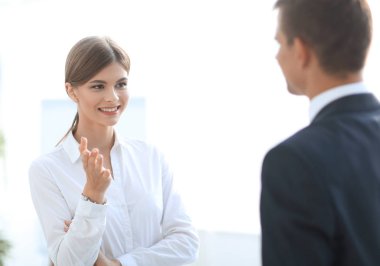 iş kadın bir meslektaşı ile söz..