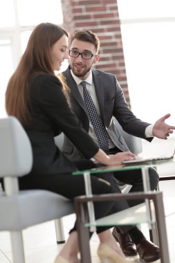 Coworking, yeni başlangıç fikir gösteren yaratıcı Yöneticisi