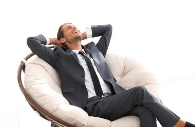 genç işadamı büyük rahat koltukta, meditasyon