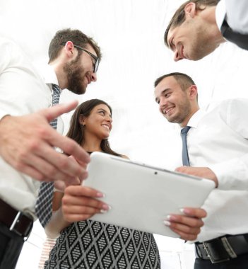 iş takım dijital tablet vasıl arıyor closeup.