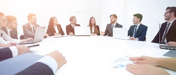 Meeting business partners for round - table — Stock Photo, Image