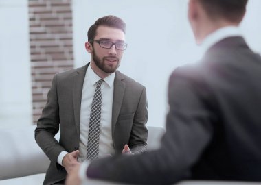 Yeni proje tartışmaya iki iş adamları portresi