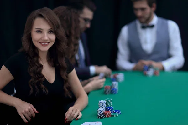 Modern business woman sitting at craps table in a casino. — Stock Photo, Image