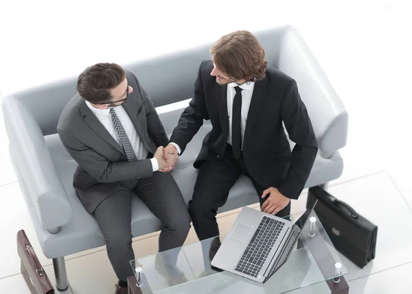 Handdruk succesvolle zakenmensen — Stockfoto