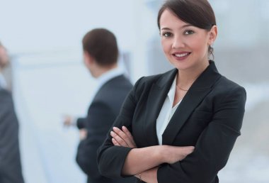 başarılı kadın müdür ofis arka planda