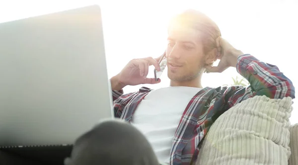 Close-up of a successful guy talking to a smartphone — Stock Photo, Image