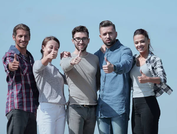 Grupo de jovens mostrando polegar para cima — Fotografia de Stock