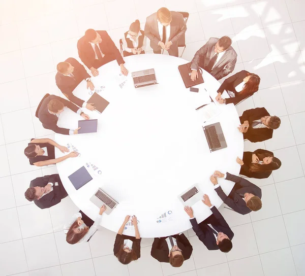 Widok z top.meeting partnerów biznesowych na okrągły stół. — Zdjęcie stockowe