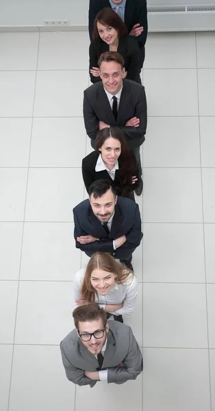 Equipe de negócios em pé em uma coluna sobre um fundo branco — Fotografia de Stock