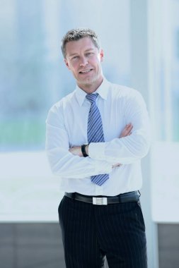 Ciddi bir iş görüntüsünü dostum hangi studio poz